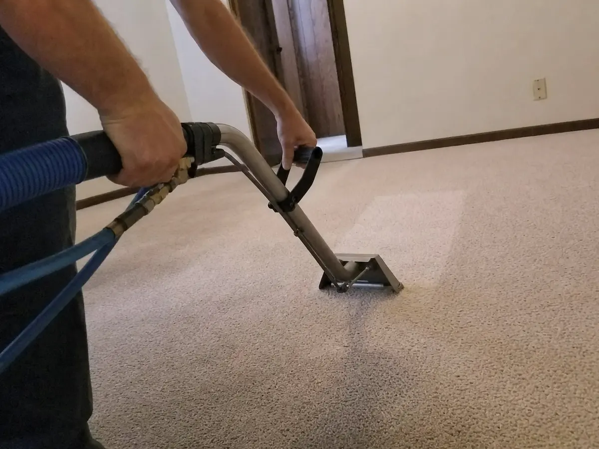 carpet cleaning technician on the job in Burbank, CA